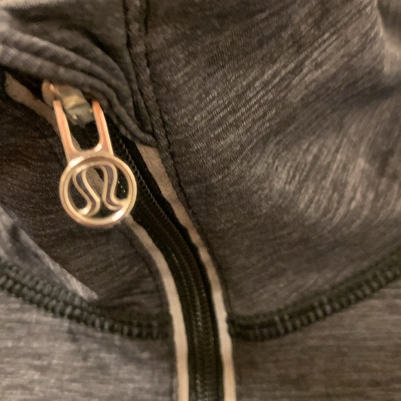 Lulu Lemon size 4 rare ruffled light weight top so cute and unique! EUC. Black - Picture 5 of 6